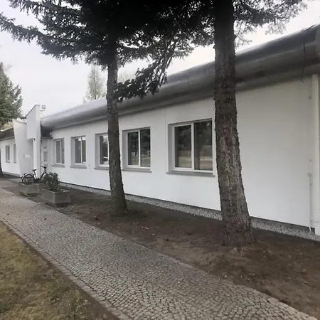 Leszno Ul.usługowa Hostel *